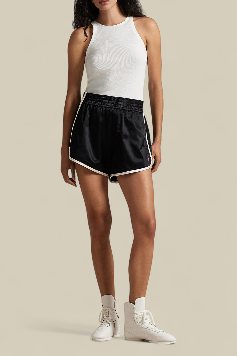 תמונת כל הלוק של מכנסיים קצרים פינק פוני